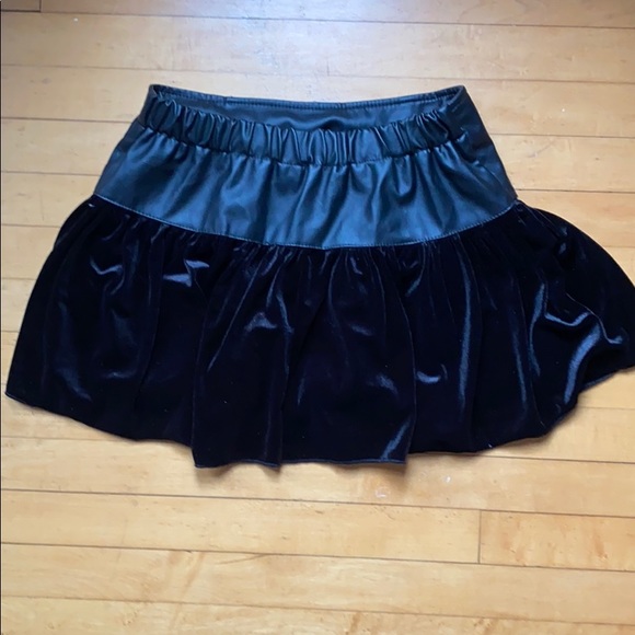 Velvets fake leather skirt - Picture 2 of 4